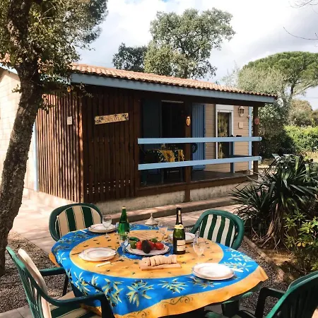 Chalet A Gassin Au Calme Sous Les Pins Exterior photo